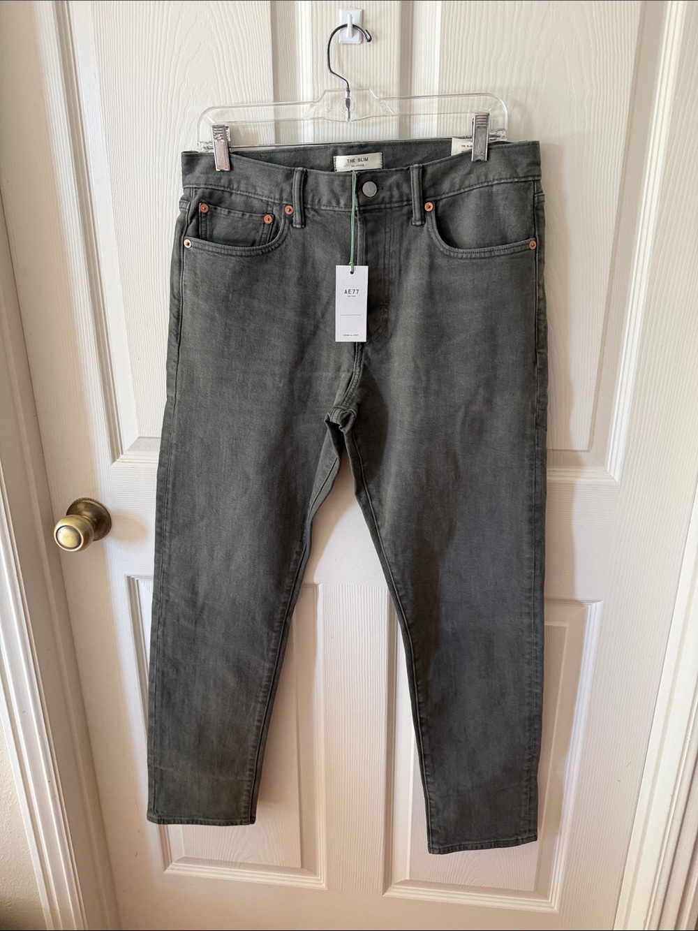 American Eagle Outfitters AE77 Olive The Sim Jeans Sz 32/32. New. Box30